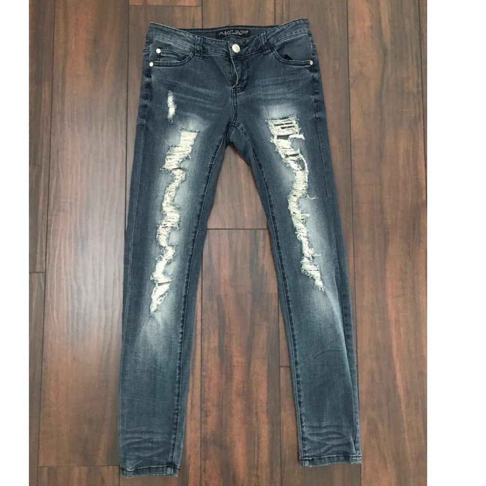 👖 Distressed Jeans👖